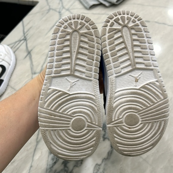 Jordans EUC size 9c - Picture 7 of 7